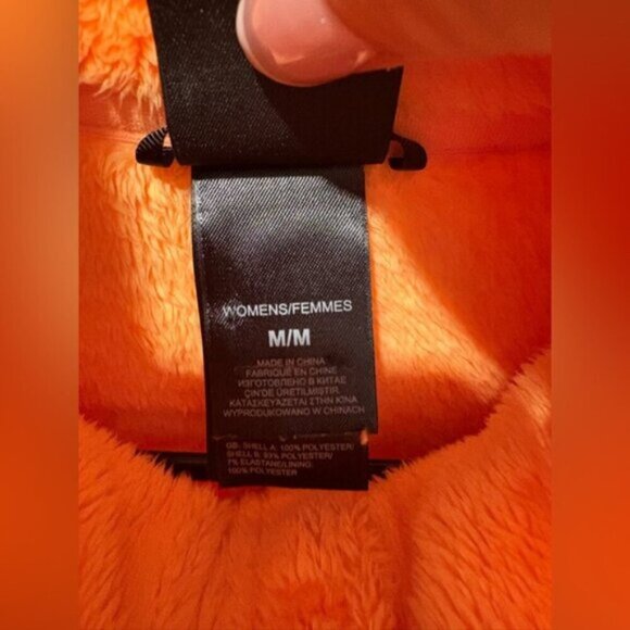 LIKE NEW- WOMANS NORTH FACE- SUPER SOFT- ZIP UP SWEATER- MEDIUM - Picture 4 of 7